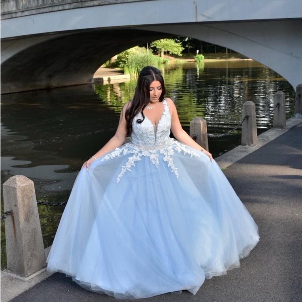 a formal, beautiful sweet 16 dress🩵